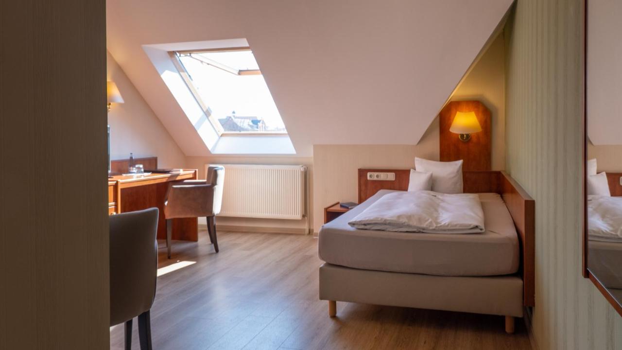 Hotel Am Uenglinger Tor Stendal Exterior photo